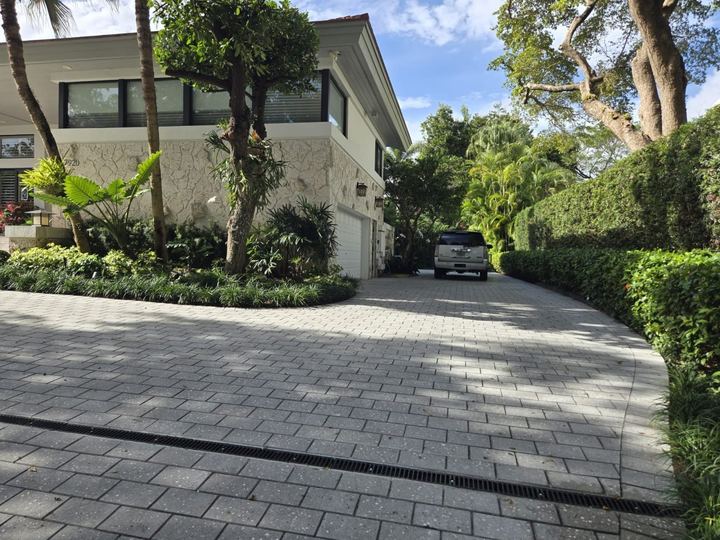 Concrete paver driveway with drainage in Palm Beach Gardens