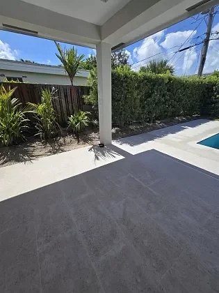 Porcelain paver pool deck in Jupiter